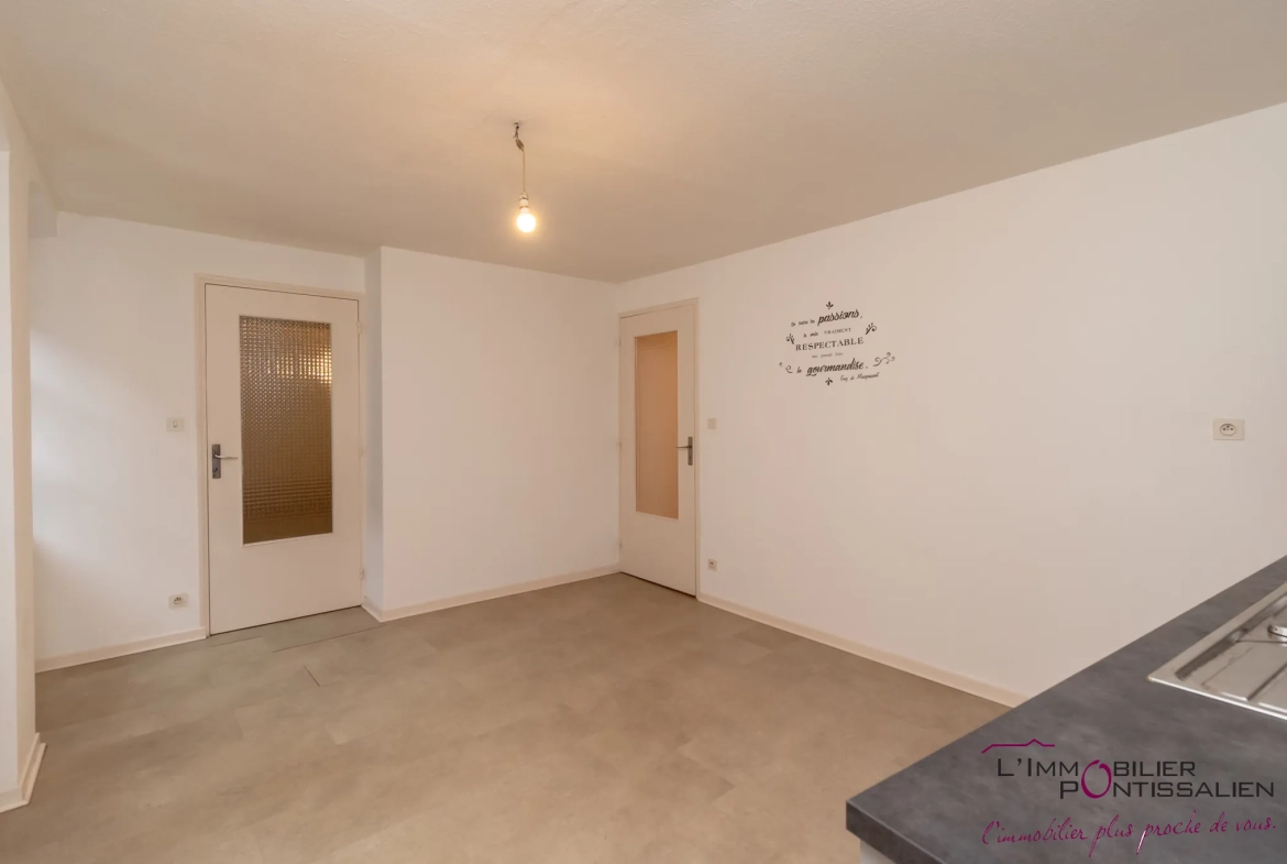 Appartement T2 à Pontarlier Centre-Ville avec Cave et Sécurité 