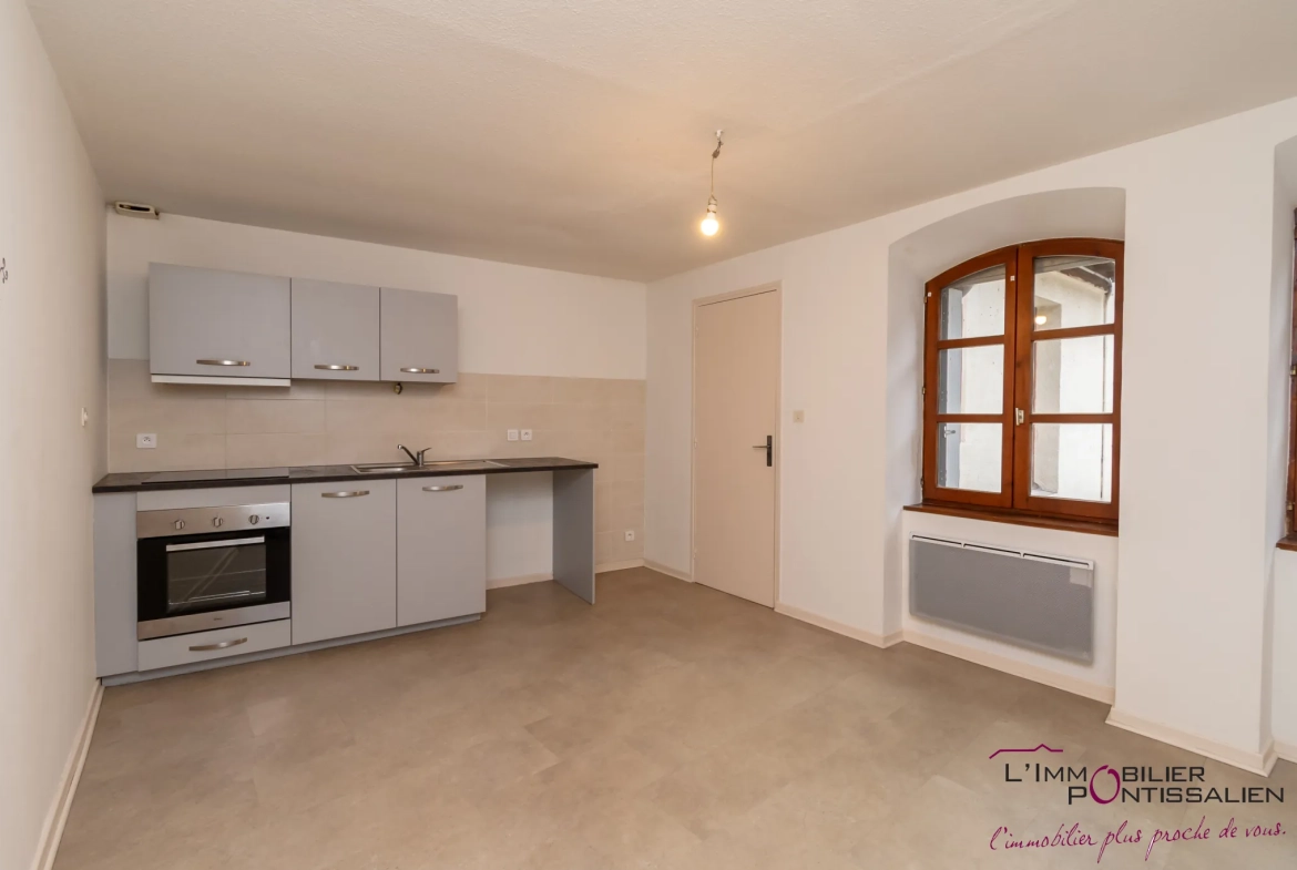 Appartement T2 à Pontarlier Centre-Ville avec Cave et Sécurité 