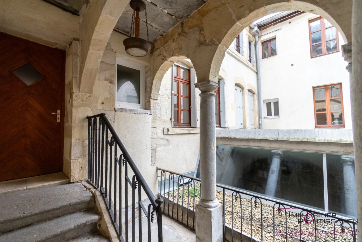 Appartement T2 à Pontarlier Centre-Ville avec Cave et Sécurité 