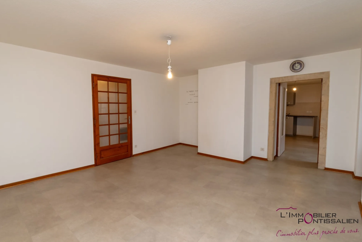 Appartement T2 à Pontarlier Centre-Ville avec Cave et Sécurité 