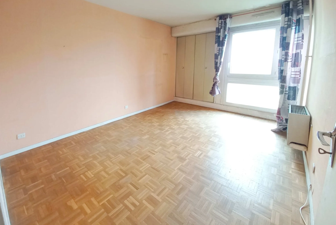 Appartement 4 pièces lumineux à vendre à Créteil près du lac et du métro 