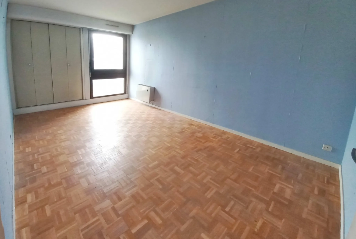 Appartement 4 pièces lumineux à vendre à Créteil près du lac et du métro 