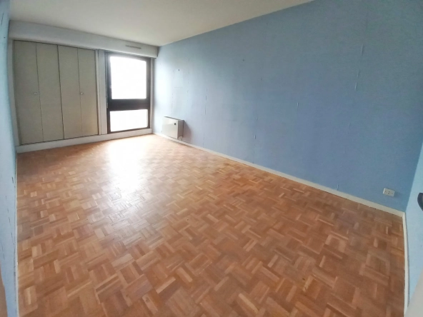 Appartement 4 pièces lumineux à vendre à Créteil près du lac et du métro 