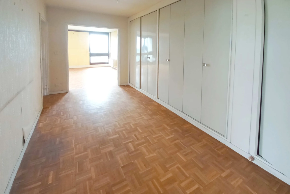 Appartement 4 pièces lumineux à vendre à Créteil près du lac et du métro 