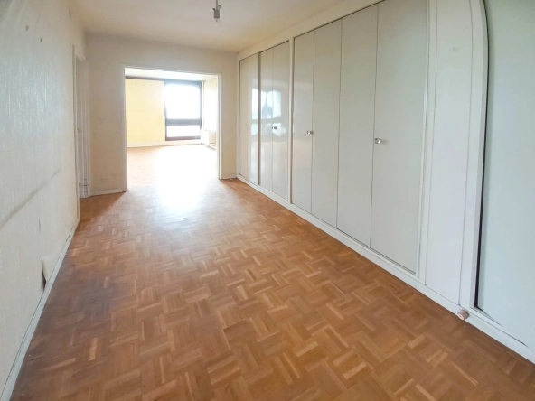 Appartement 4 pièces lumineux à vendre à Créteil près du lac et du métro 