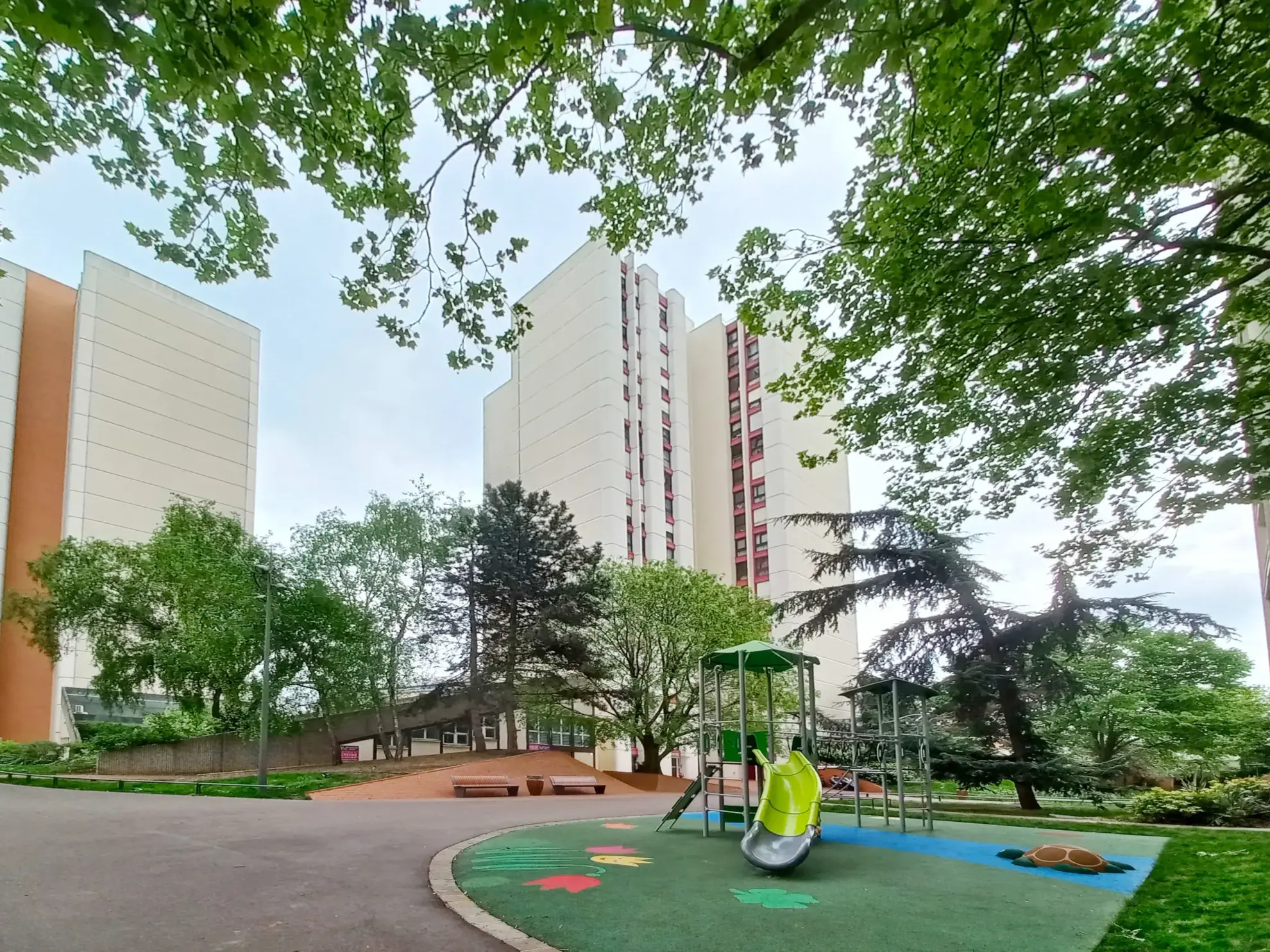 Appartement 4 pièces lumineux à vendre à Créteil près du lac et du métro 