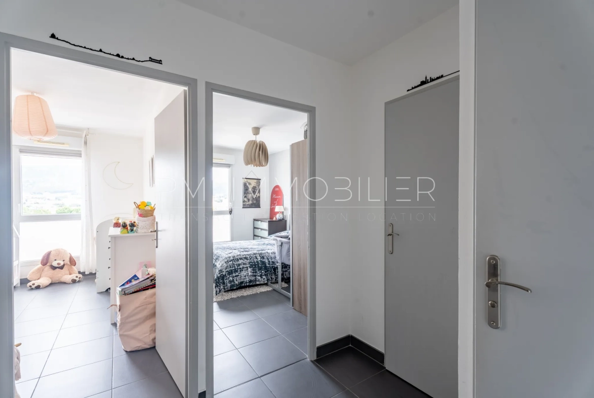 Appartement 3 pièces récent avec terrasse et parking à Marseille - Quartier Capelette 