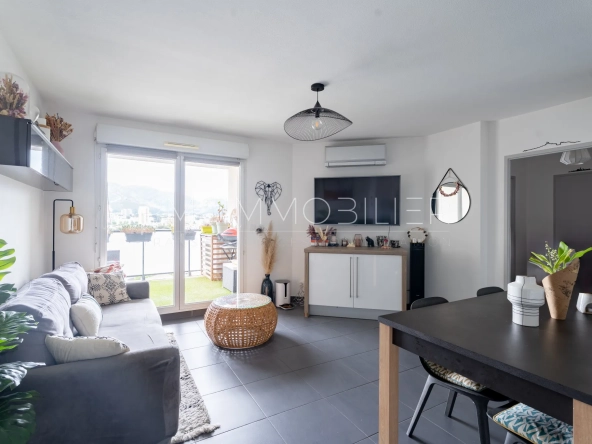 Appartement 3 pièces récent avec terrasse et parking à Marseille - Quartier Capelette