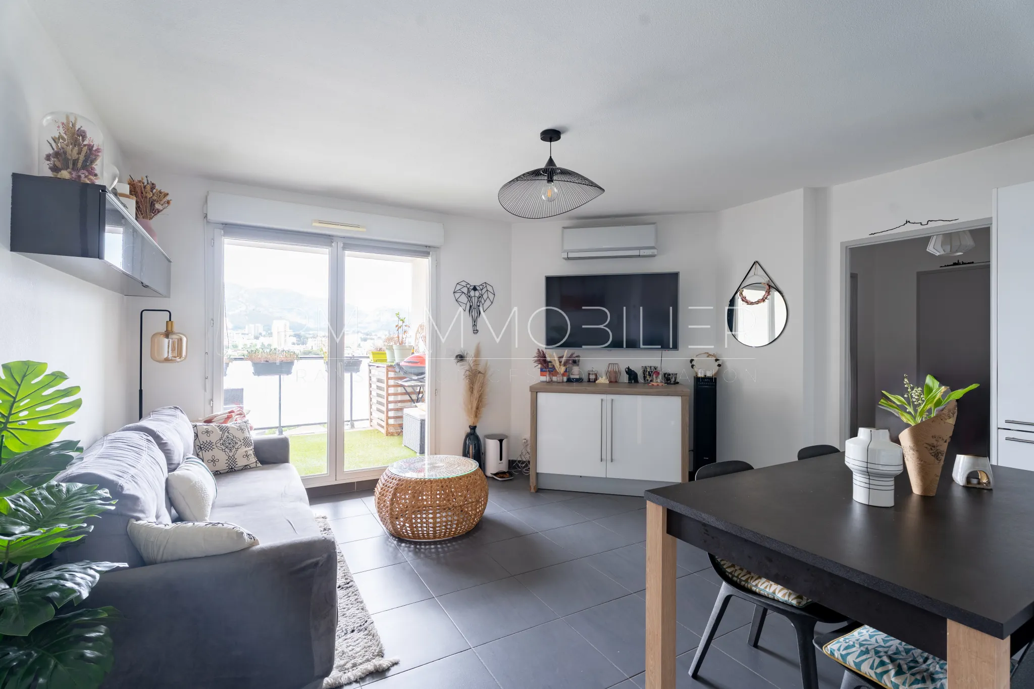 Appartement 3 pièces récent avec terrasse et parking à Marseille - Quartier Capelette 