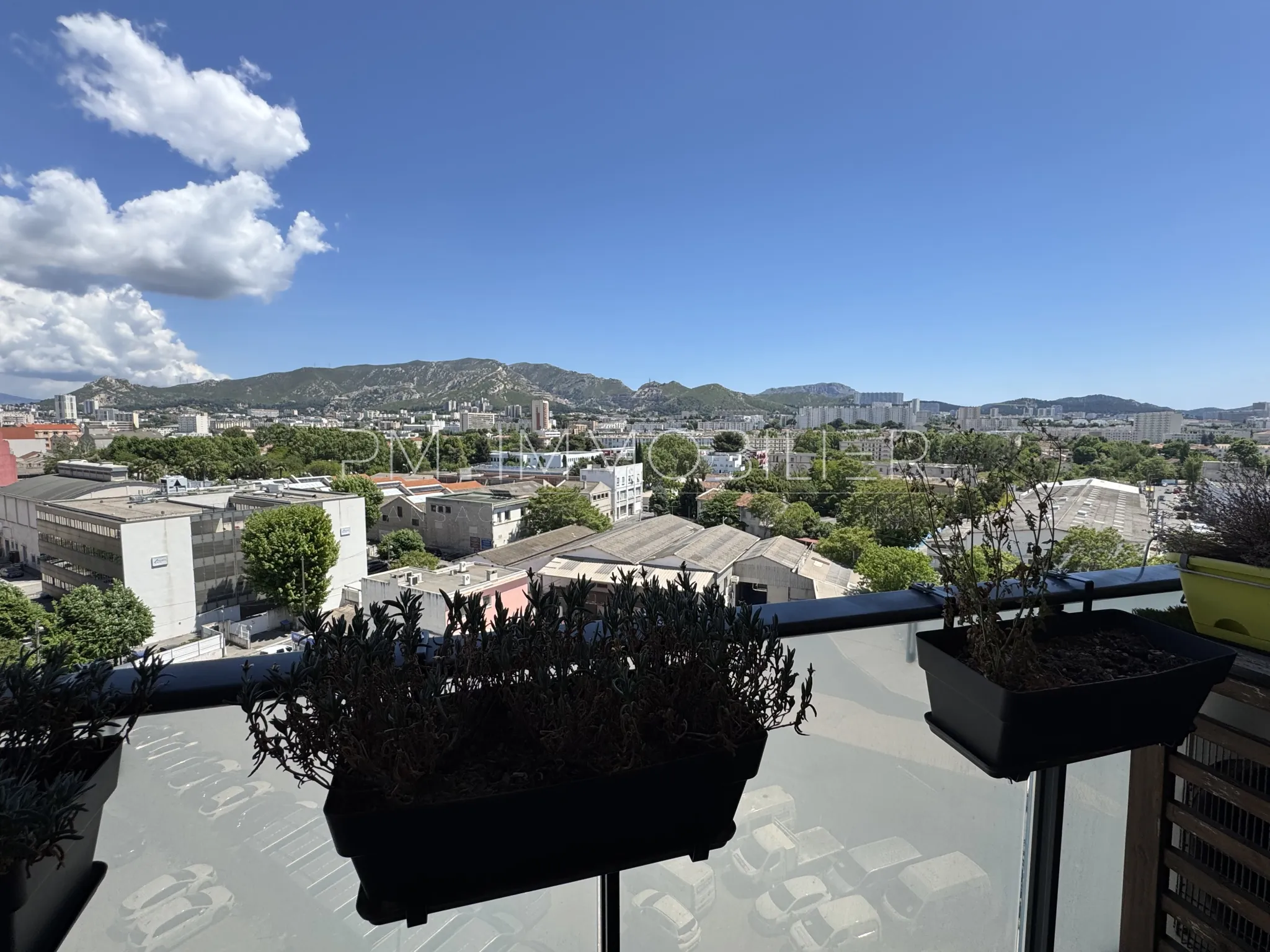 Appartement 3 pièces récent avec terrasse et parking à Marseille - Quartier Capelette 