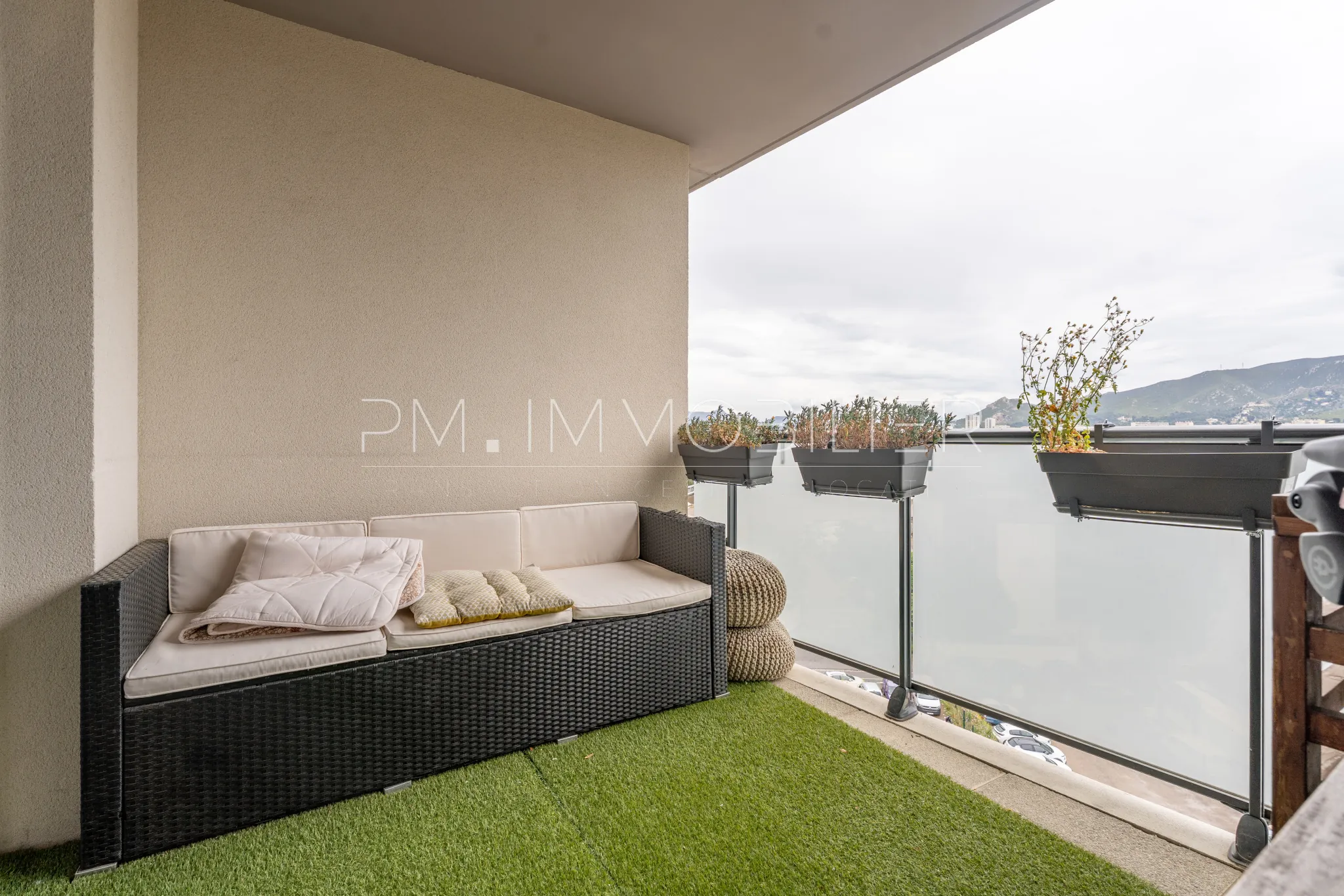 Appartement 3 pièces récent avec terrasse et parking à Marseille - Quartier Capelette 