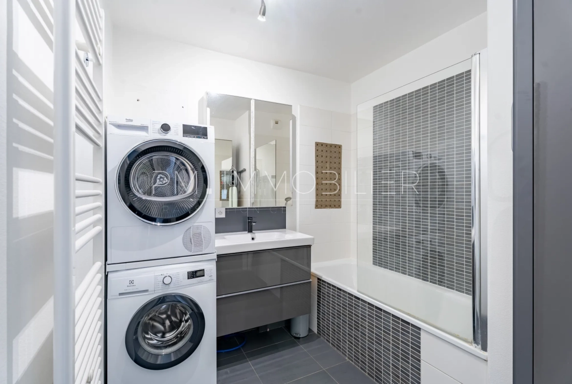 Appartement 3 pièces récent avec terrasse et parking à Marseille - Quartier Capelette 