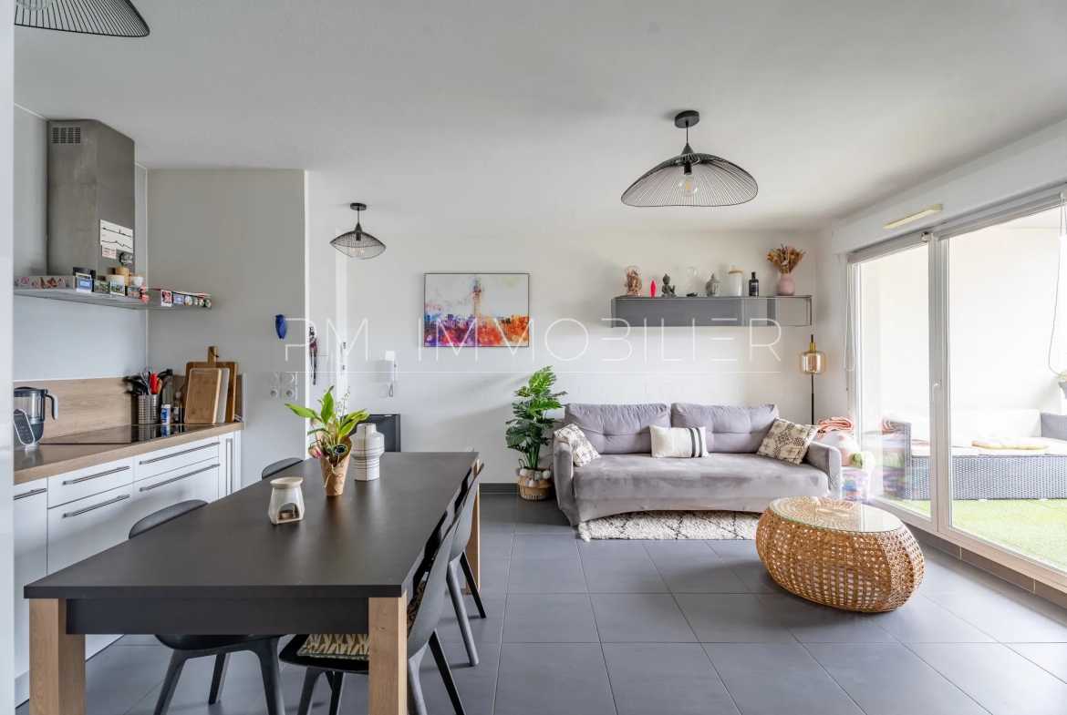 Appartement 3 pièces récent avec terrasse et parking à Marseille - Quartier Capelette 
