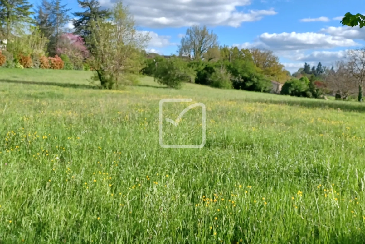 Terains à bâtir à Gourdon 46300, hors lotissement, à proximité des commodités 
