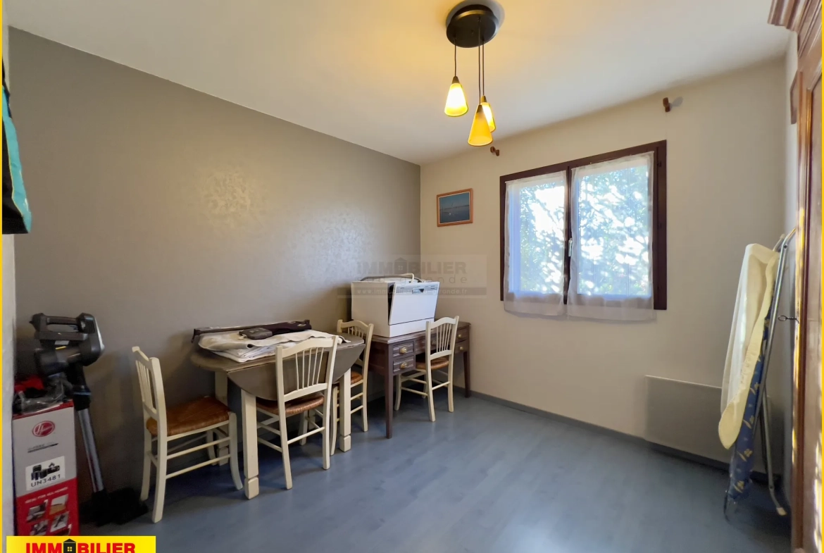 Maison familiale de plain-pied à vendre à Podensac avec grand terrain et garage 