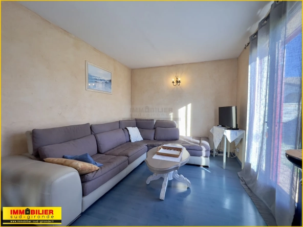 Maison familiale de plain-pied à vendre à Podensac avec grand terrain et garage 