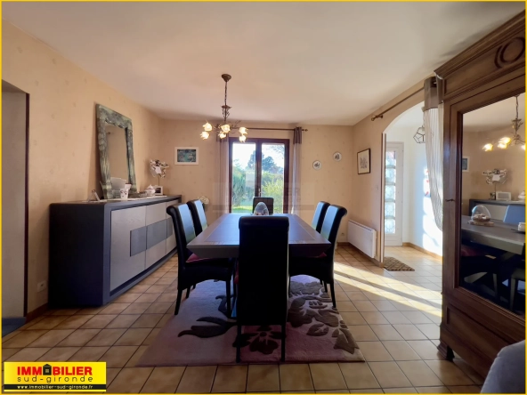 Maison familiale de plain-pied à vendre à Podensac avec grand terrain et garage 
