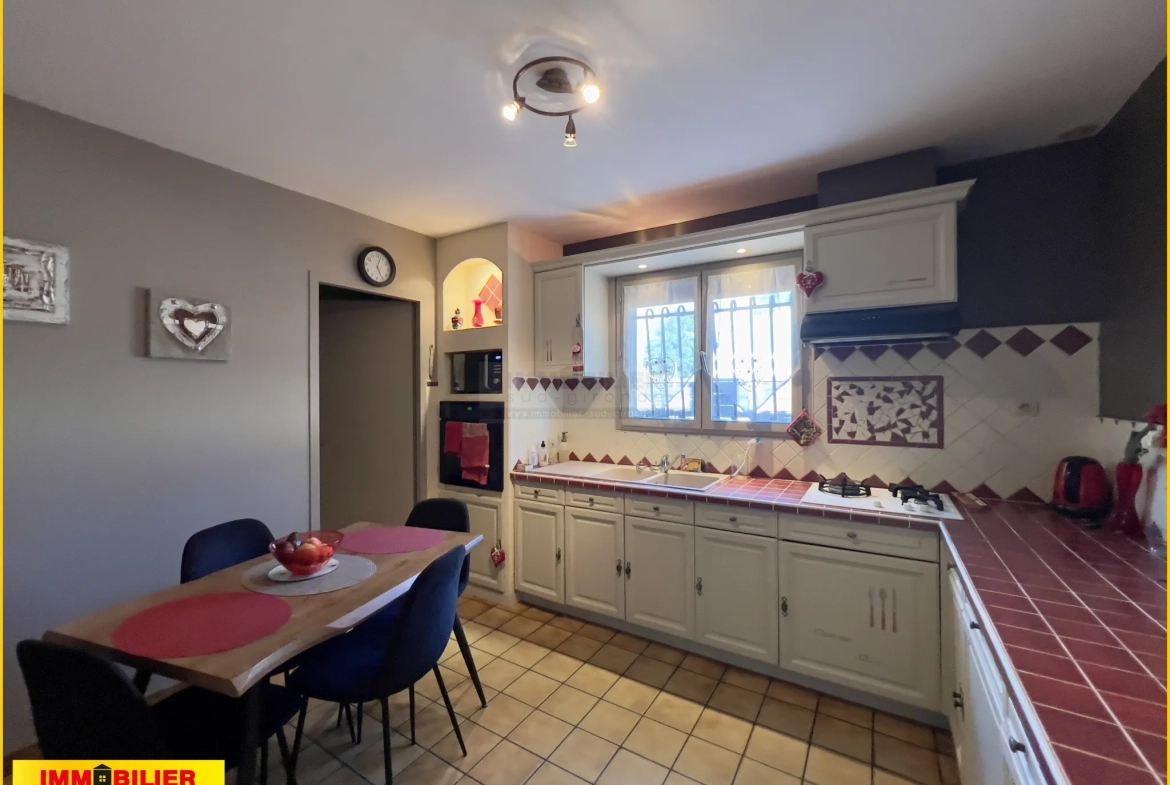 Maison familiale de plain-pied à vendre à Podensac avec grand terrain et garage 