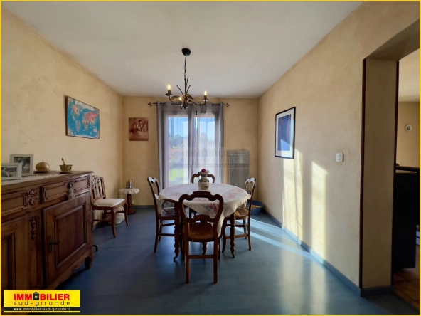 Maison familiale de plain-pied à vendre à Podensac avec grand terrain et garage 