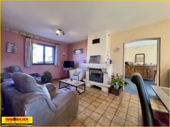 Maison familiale de plain-pied à vendre à Podensac avec grand terrain et garage 