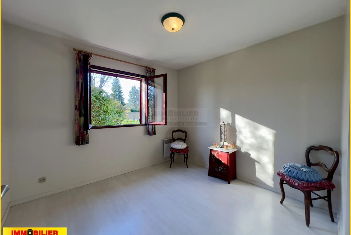 Maison familiale de plain-pied à vendre à Podensac avec grand terrain et garage 