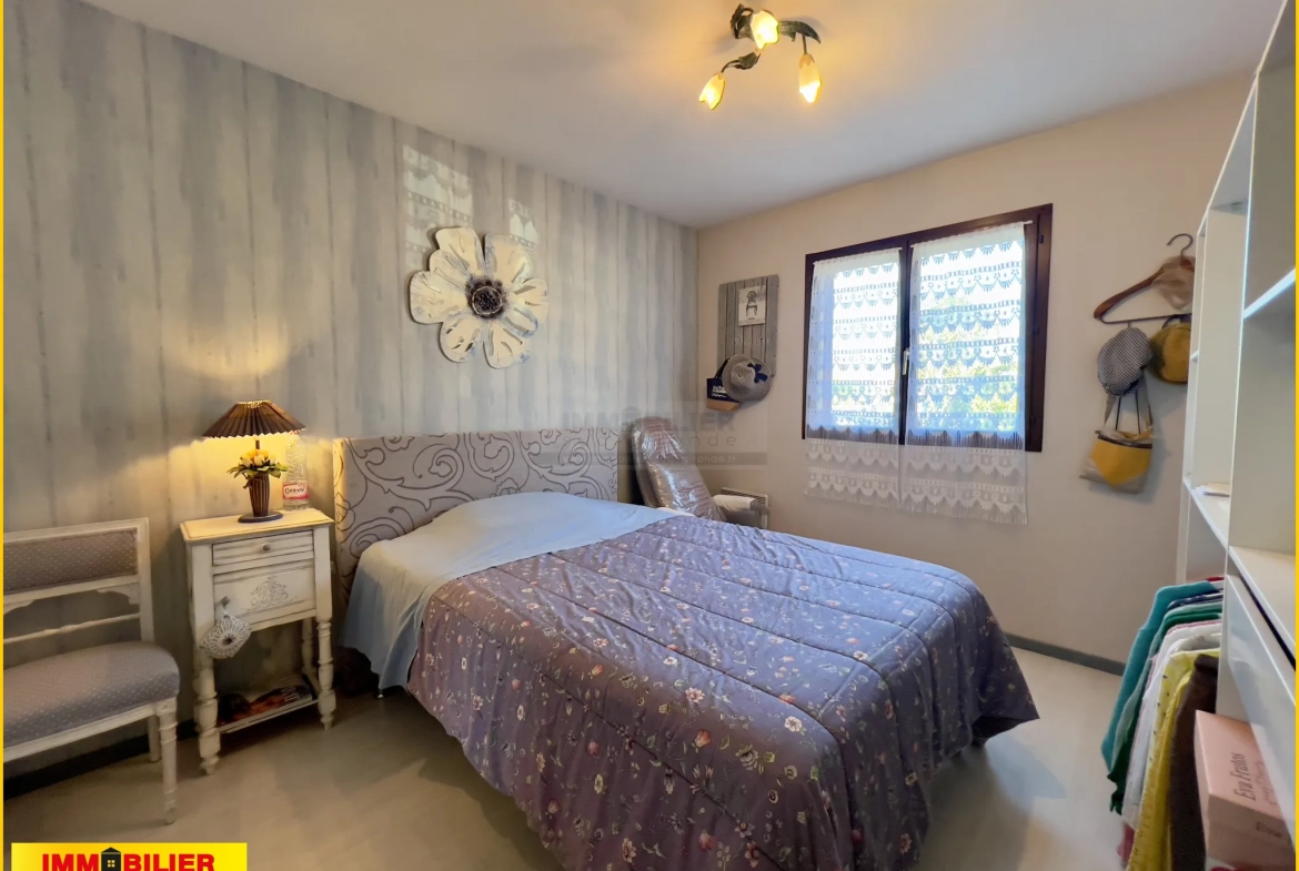 Maison familiale de plain-pied à vendre à Podensac avec grand terrain et garage 