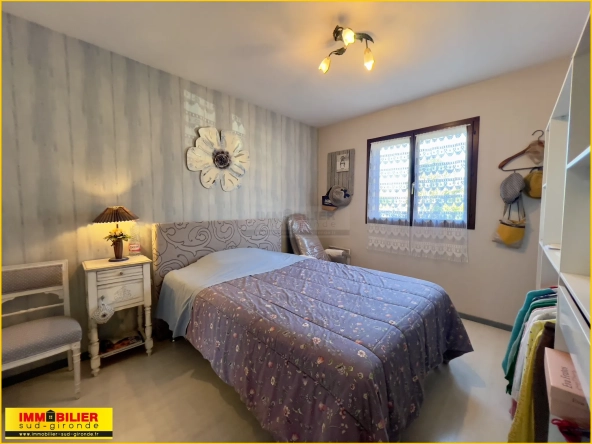 Maison familiale de plain-pied à vendre à Podensac avec grand terrain et garage 