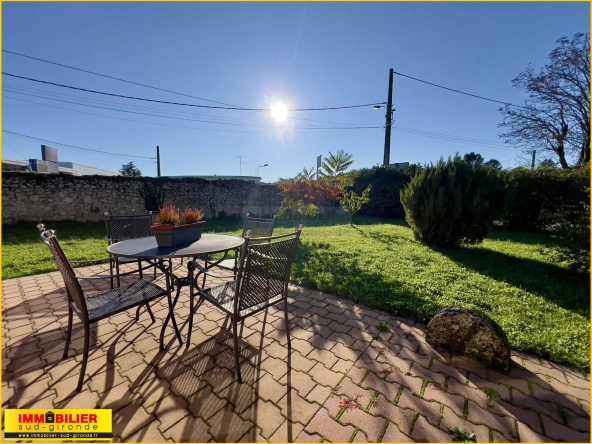 Maison familiale de plain-pied à vendre à Podensac avec grand terrain et garage 
