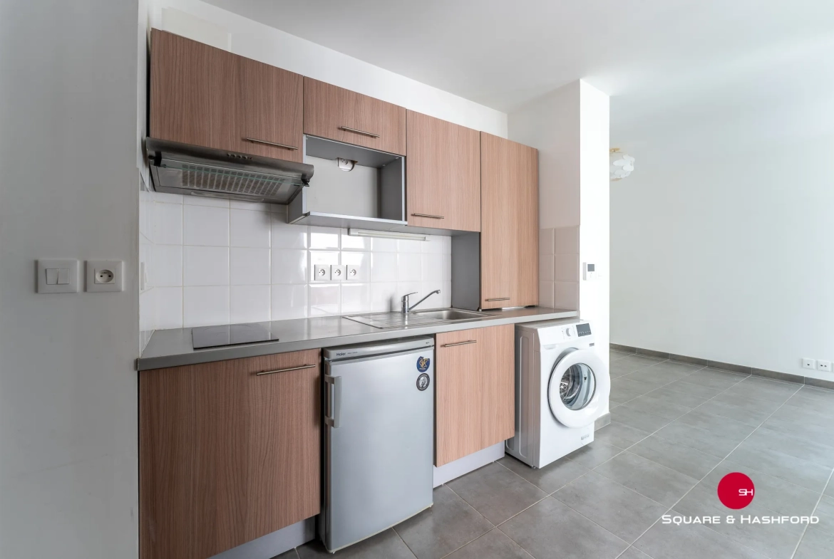 Appartement T1 avec Balcon à Bordeaux, secteur Bassins à Flots, résidence récente 