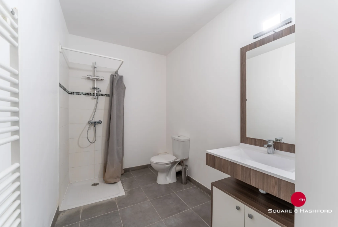 Appartement T1 avec Balcon à Bordeaux, secteur Bassins à Flots, résidence récente 