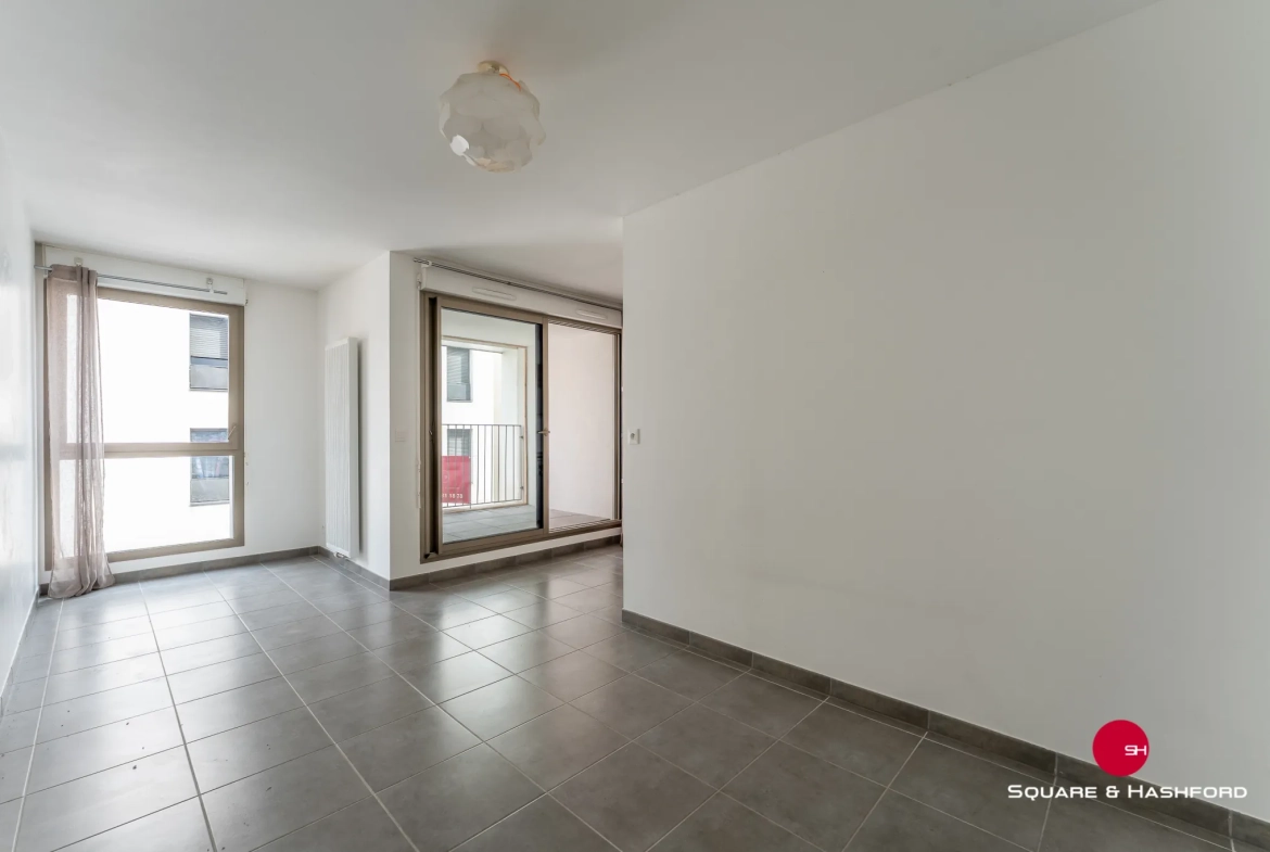 Appartement T1 avec Balcon à Bordeaux, secteur Bassins à Flots, résidence récente 