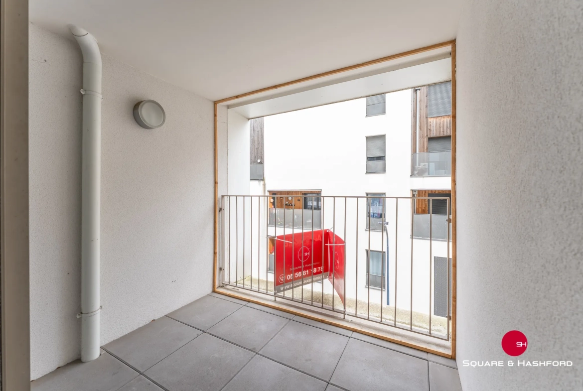 Appartement T1 avec Balcon à Bordeaux, secteur Bassins à Flots, résidence récente 