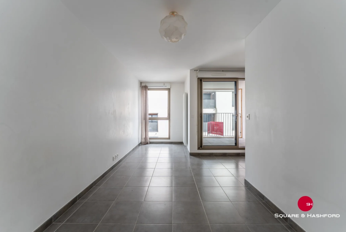 Appartement T1 avec Balcon à Bordeaux, secteur Bassins à Flots, résidence récente 