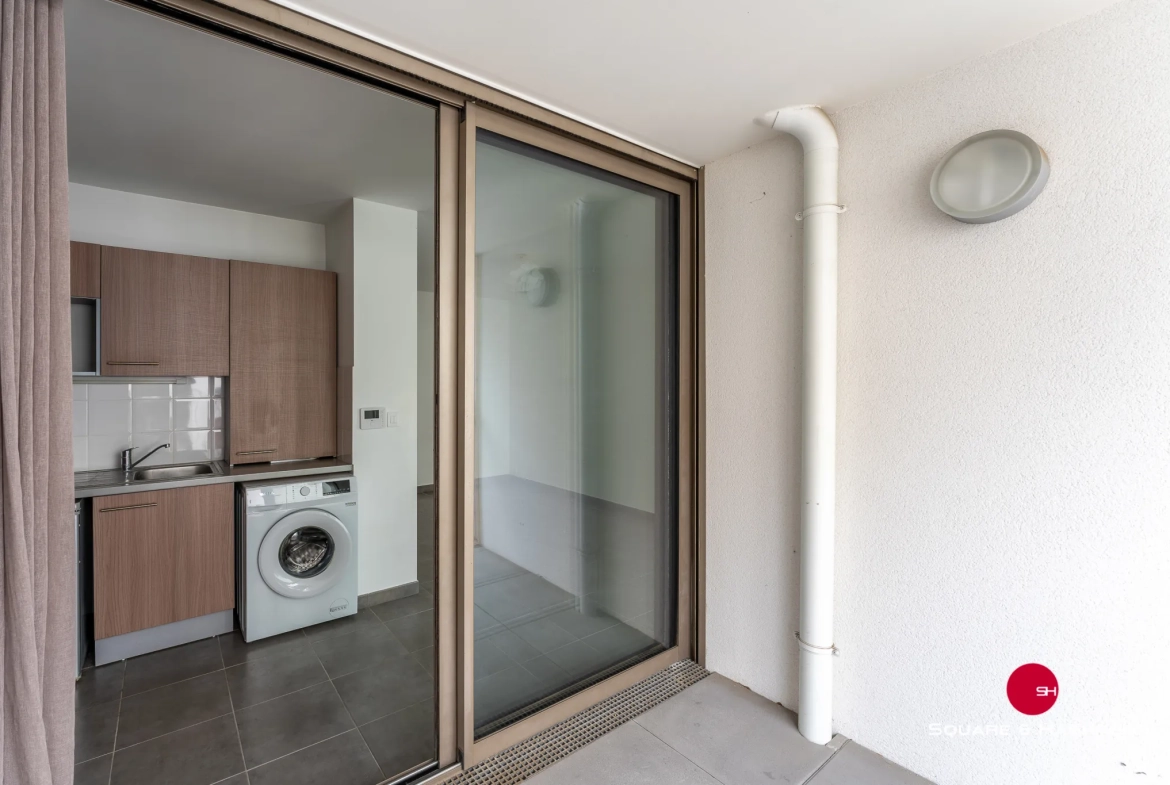 Appartement T1 avec Balcon à Bordeaux, secteur Bassins à Flots, résidence récente 