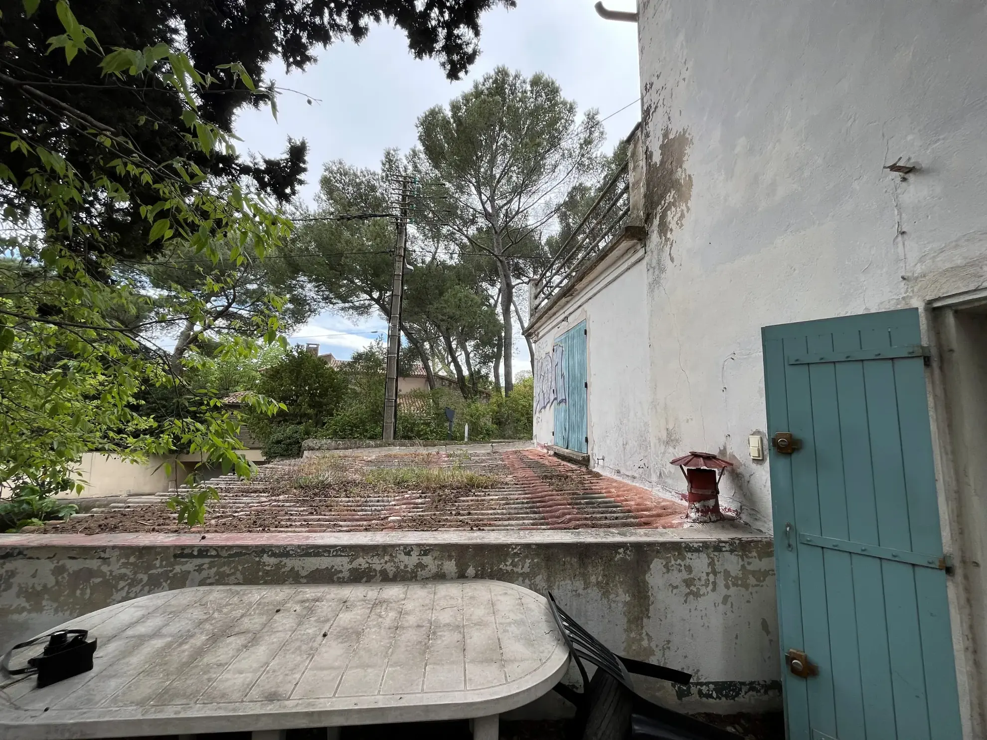 Maison à rénover de 105 m² avec garage à Nîmes - Secteur Trois Piliers 