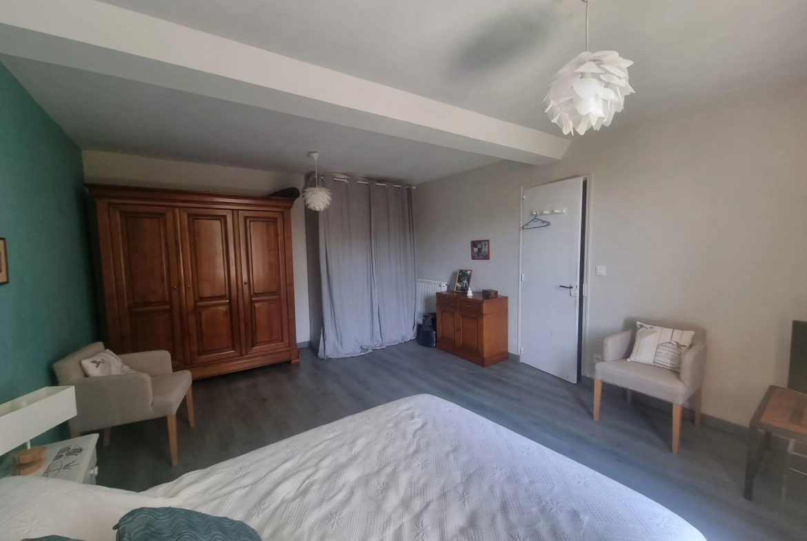Maison à vendre de 126 m² avec dépendance et terrain à Mortagne-au-Perche 