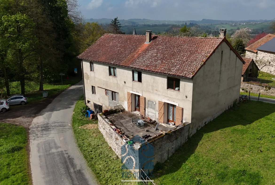 Maison à rénover de 228 m² avec garages et jardin en Combrailles 