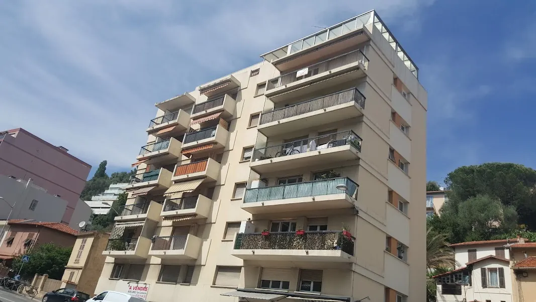 Appartement T3 rénové avec terrasse et parking à Nice - Résidence récente 