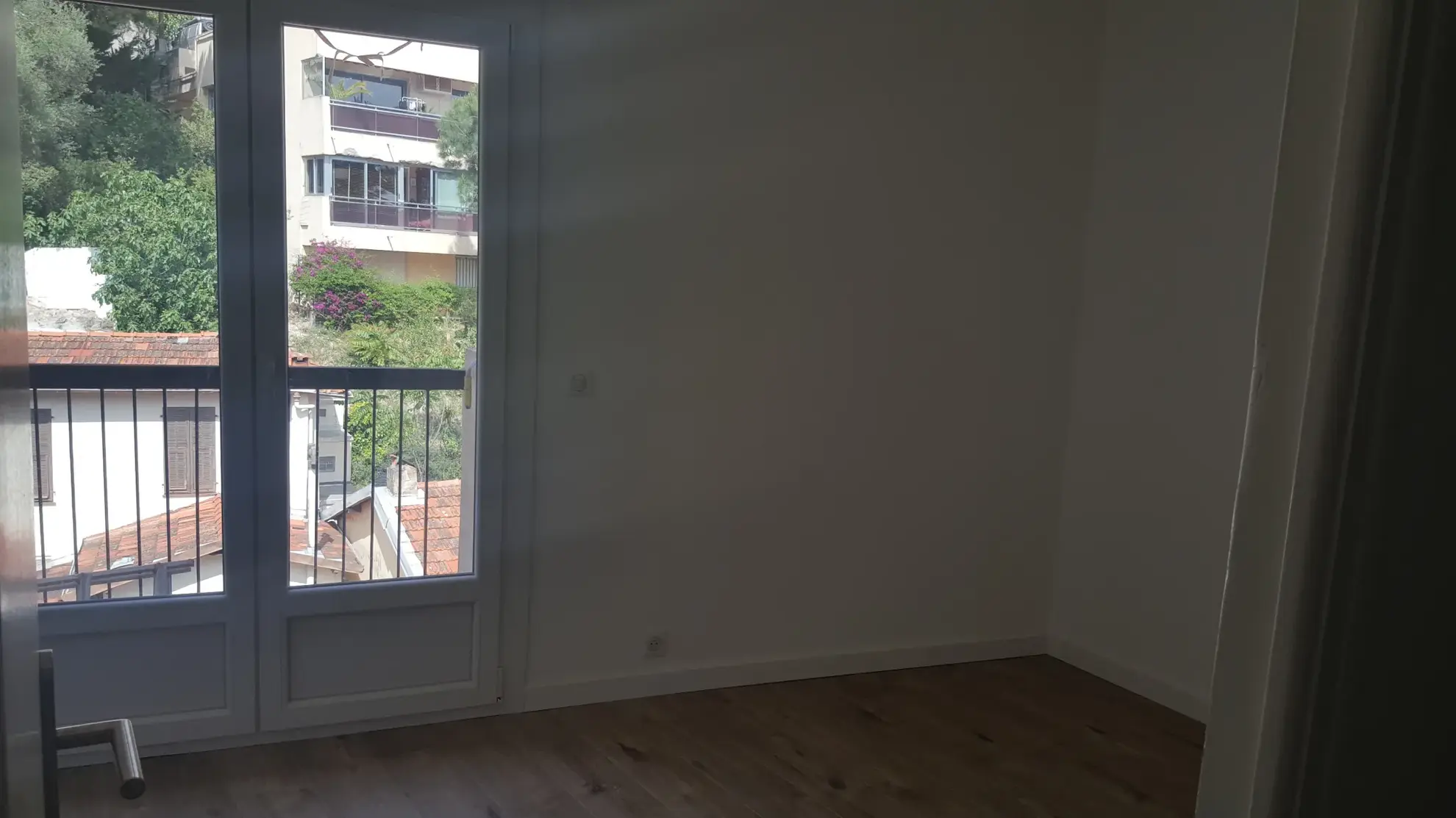 Appartement T3 rénové avec terrasse et parking à Nice - Résidence récente 