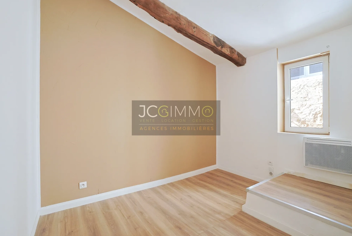 Maison de village rénovée à Pignans - 76 m², 2 chambres, extérieur, prêt à habiter 