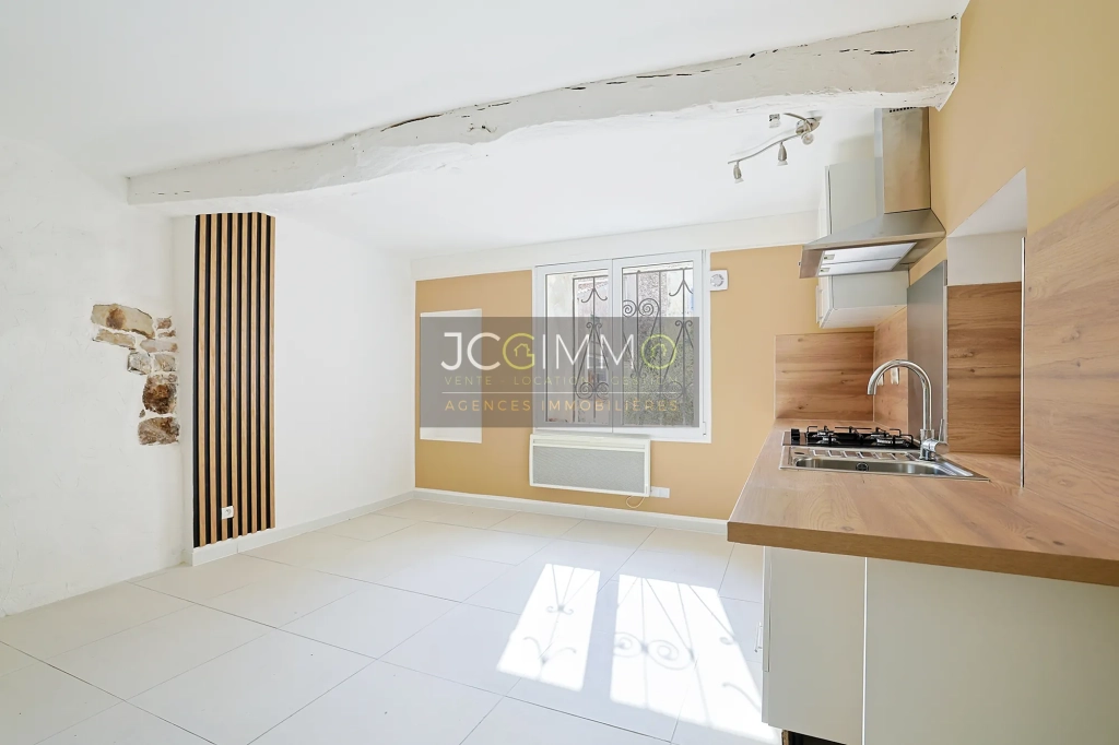 Maison de village rénovée à Pignans - 76 m², 2 chambres, extérieur, prêt à habiter