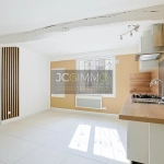 Maison de village rénovée à Pignans - 76 m², 2 chambres, extérieur, prêt à habiter