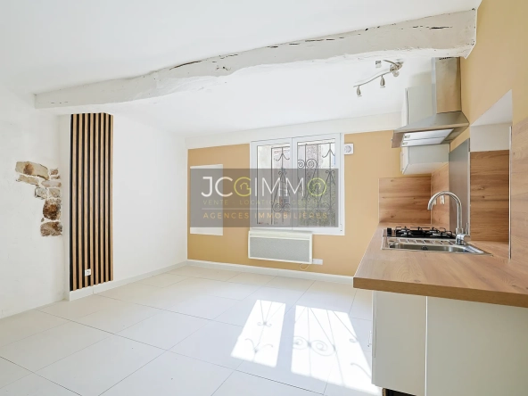 Maison de village rénovée à Pignans - 76 m², 2 chambres, extérieur, prêt à habiter
