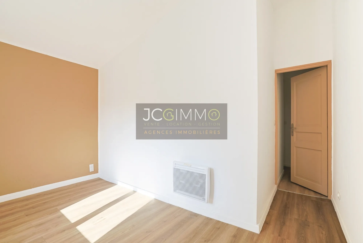 Maison de village rénovée à Pignans - 76 m², 2 chambres, extérieur, prêt à habiter 