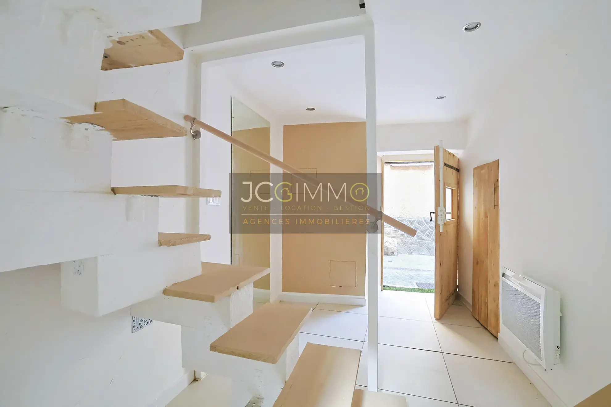 Maison de village rénovée à Pignans - 76 m², 2 chambres, extérieur, prêt à habiter 