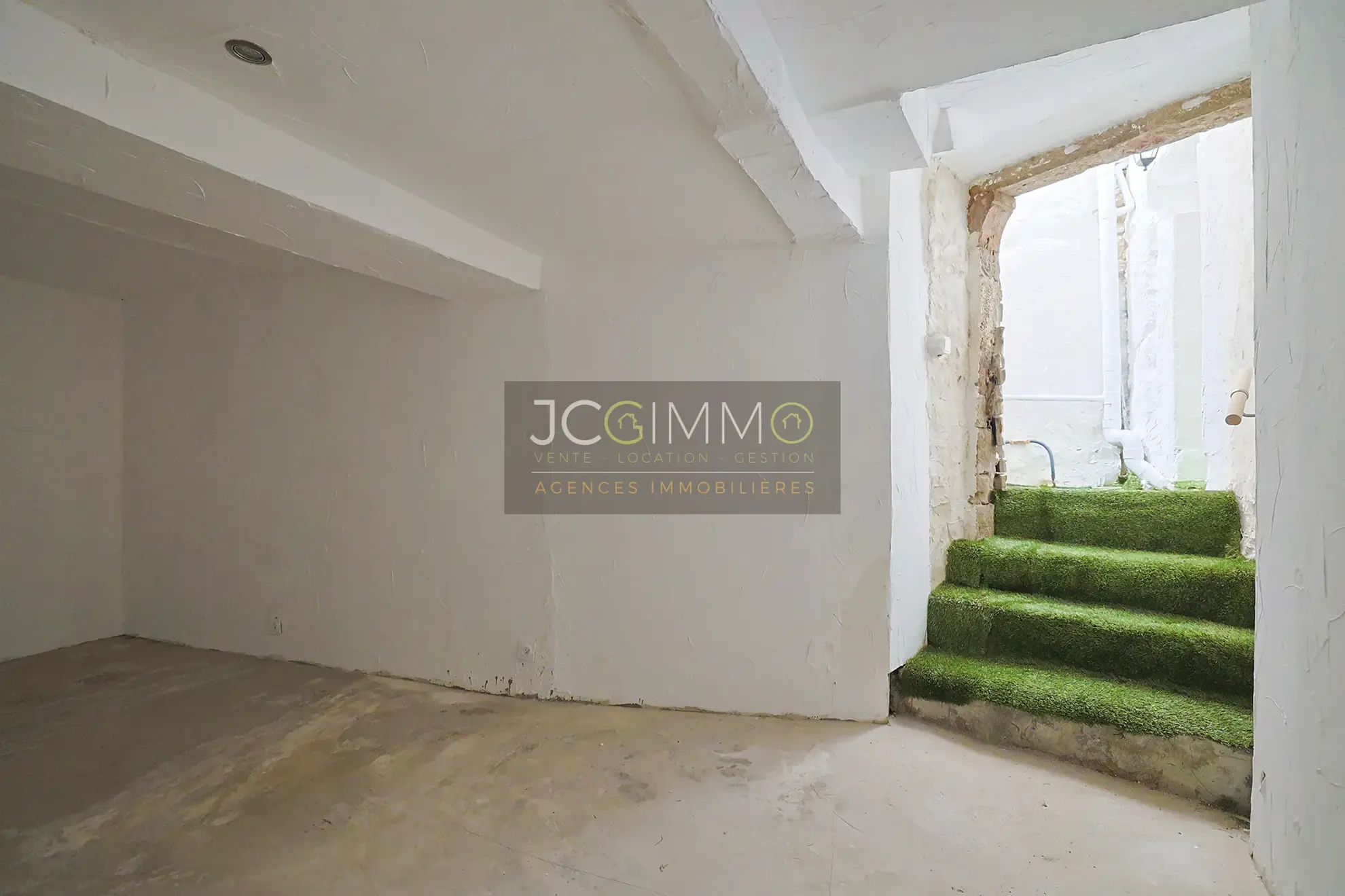 Maison de village rénovée à Pignans - 76 m², 2 chambres, extérieur, prêt à habiter 