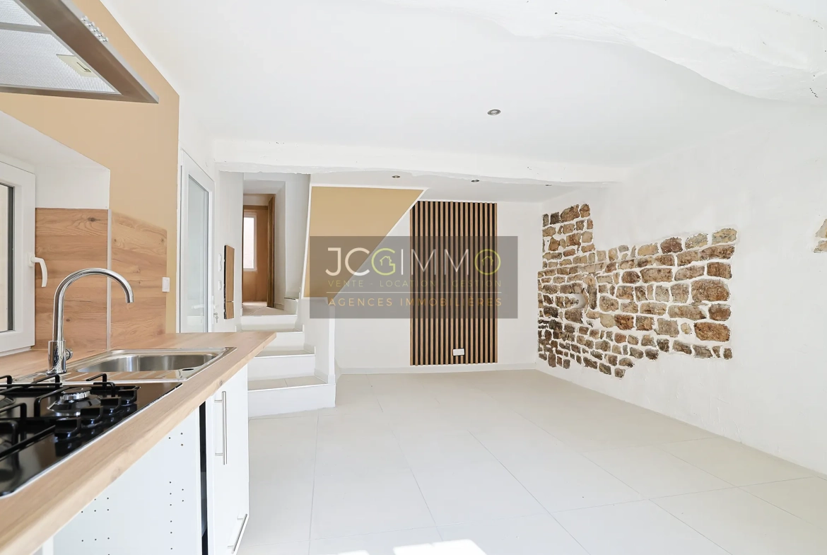 Maison de village rénovée à Pignans - 76 m², 2 chambres, extérieur, prêt à habiter 