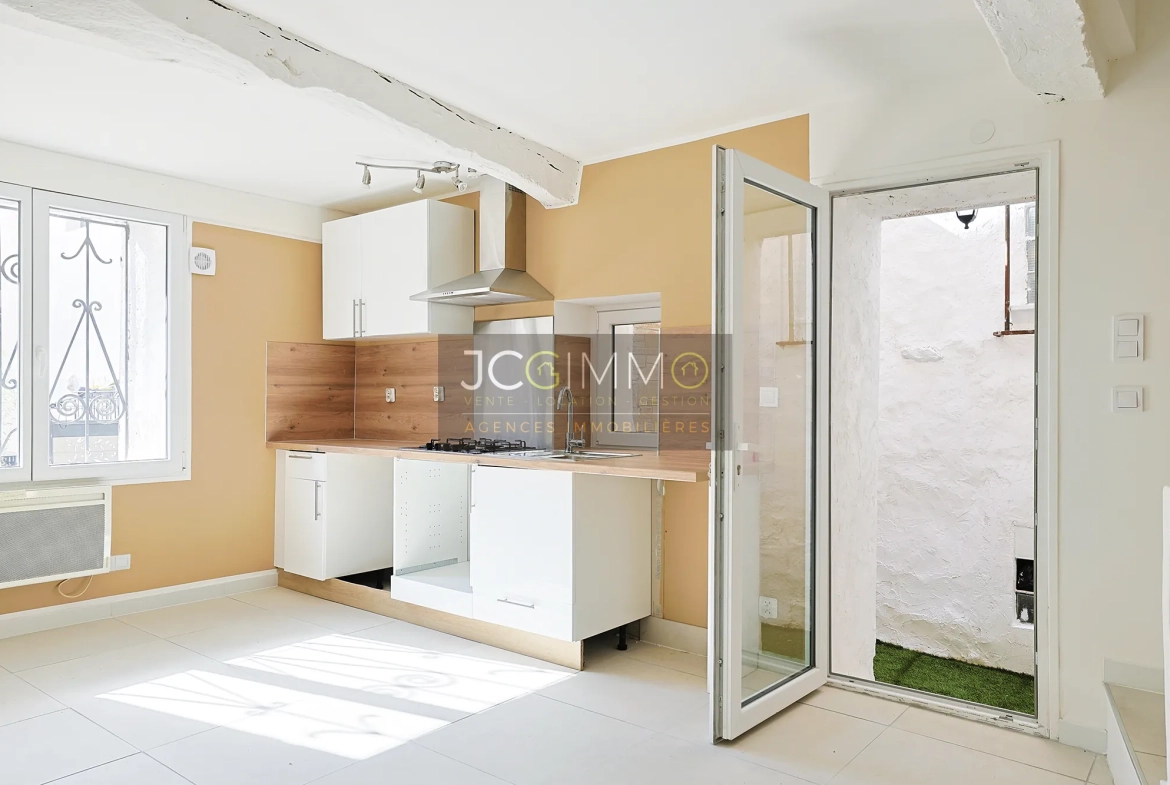 Maison de village rénovée à Pignans - 76 m², 2 chambres, extérieur, prêt à habiter 