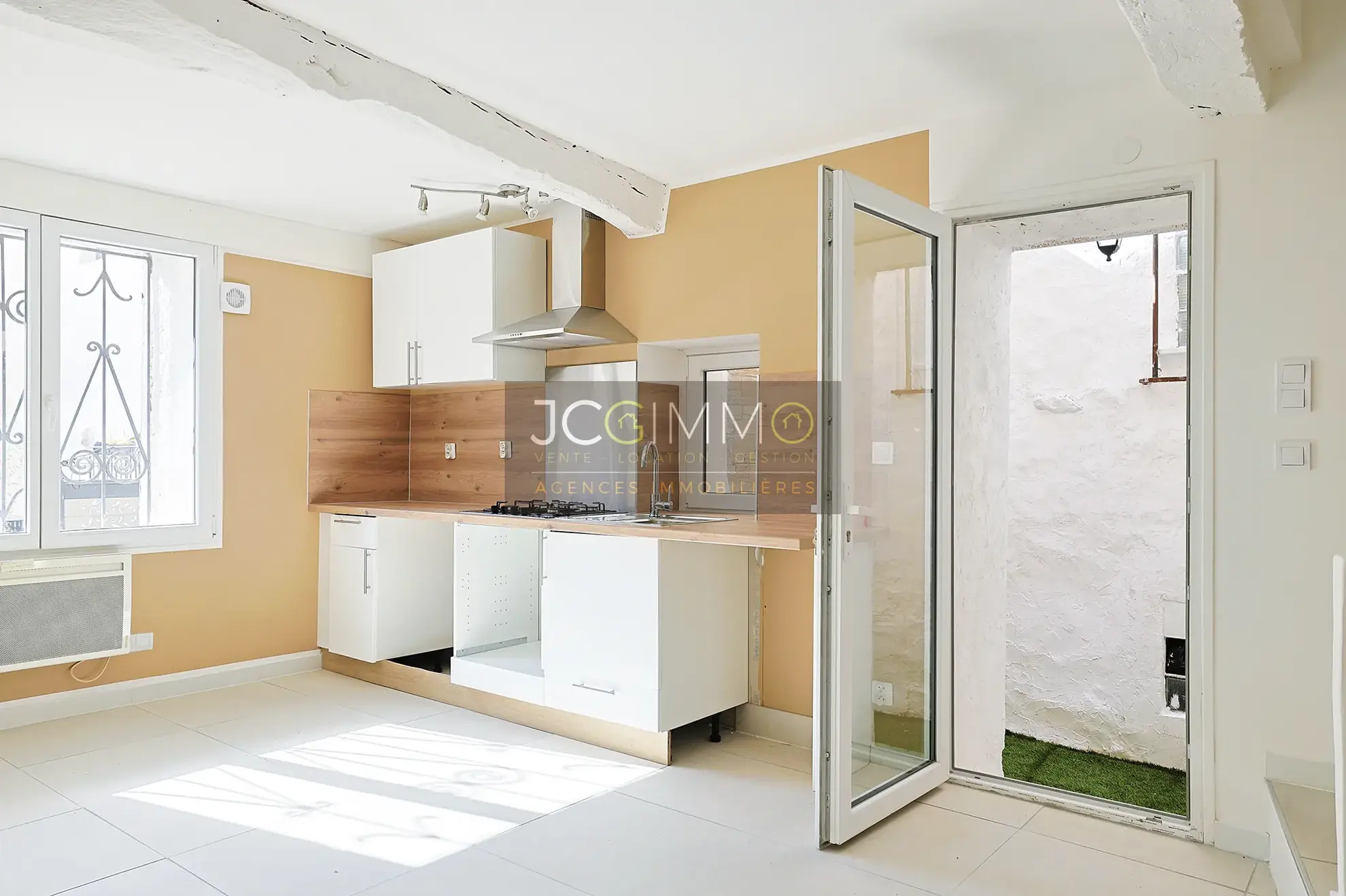 Maison de village rénovée à Pignans - 76 m², 2 chambres, extérieur, prêt à habiter 