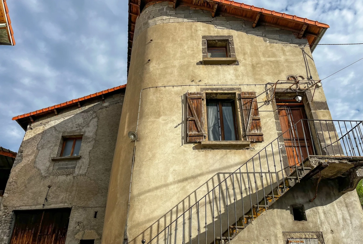 Maison de 125 m² avec terrain de 695 m² à Clemensat, proximité Romagnat 